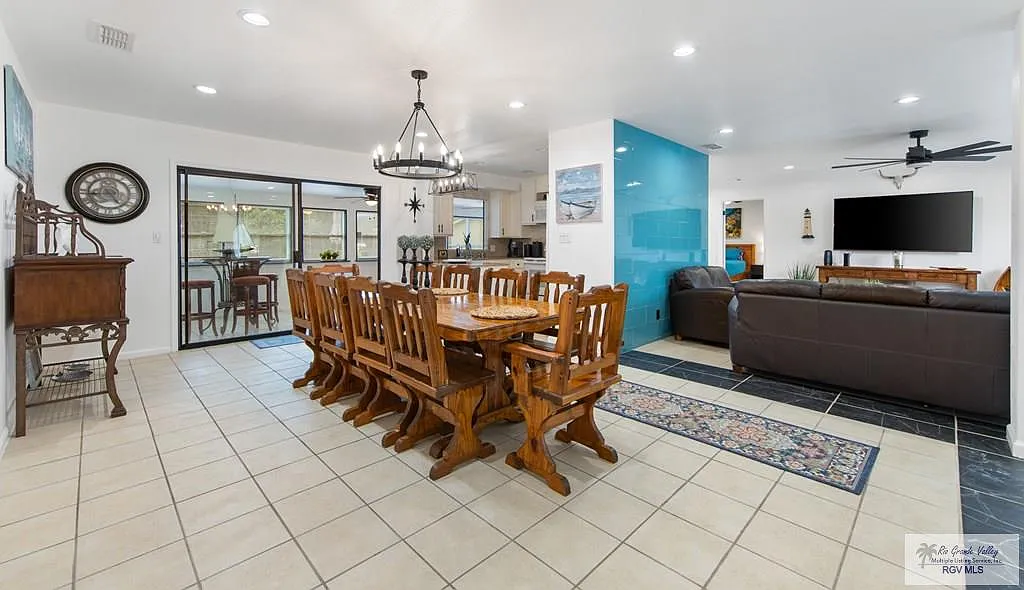 Building Photo - 421 Mesquite Dr