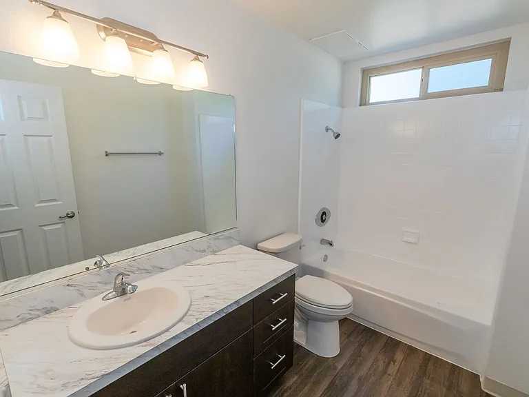 Villa Monterey Apartments — Photo 34