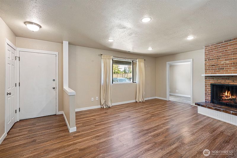 4th image of 4708 Alameda Avenue W
