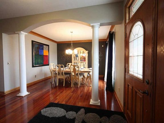 3rd image of 385 Edgington Dr
