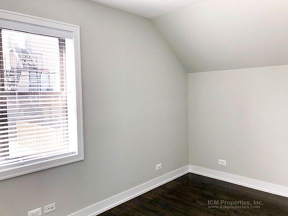 4th image of 3350 N Kenmore Ave #C3