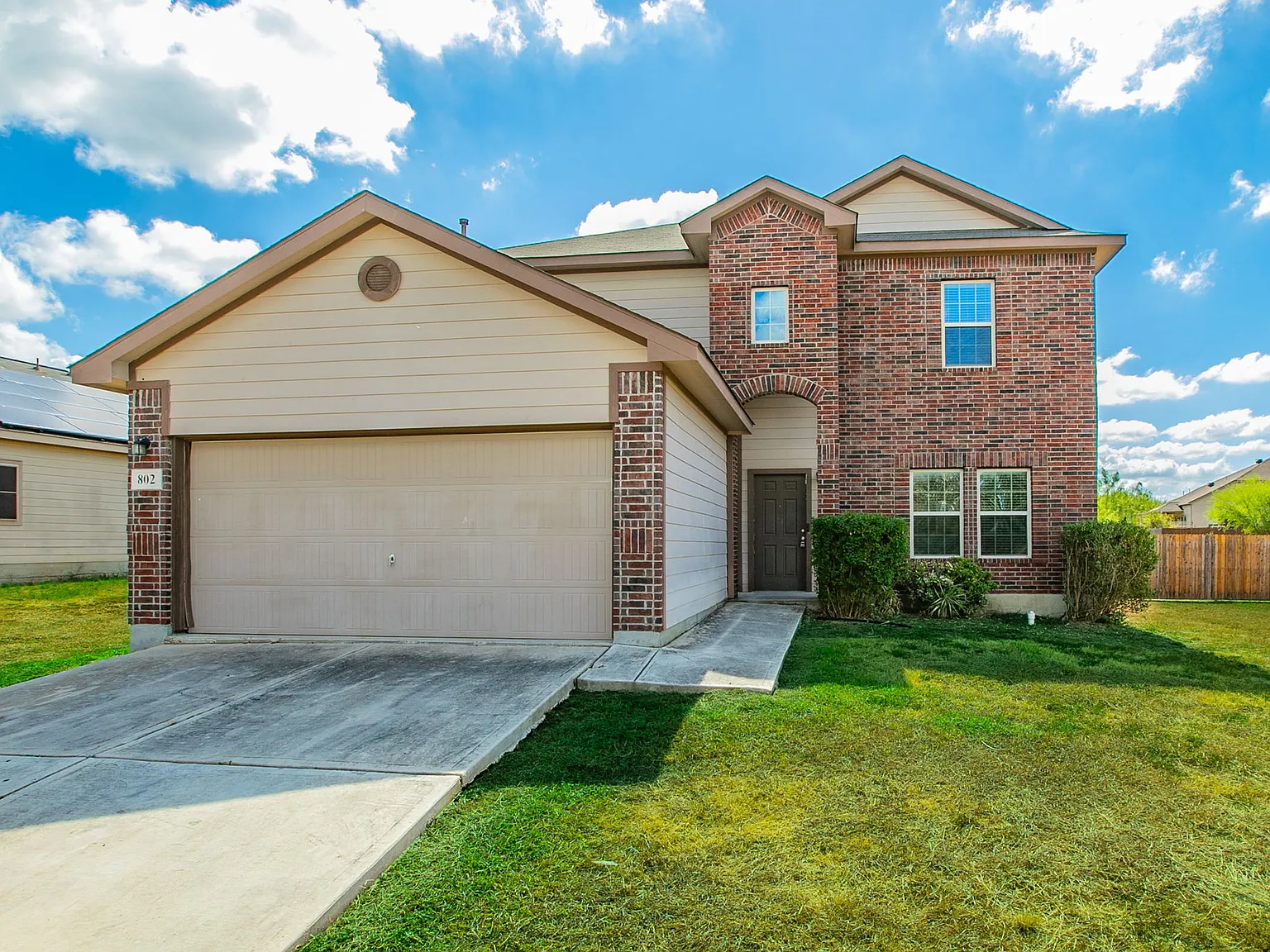 4 bed, 2.5 bath, 2506 sqft, $2,195 — Photo 1