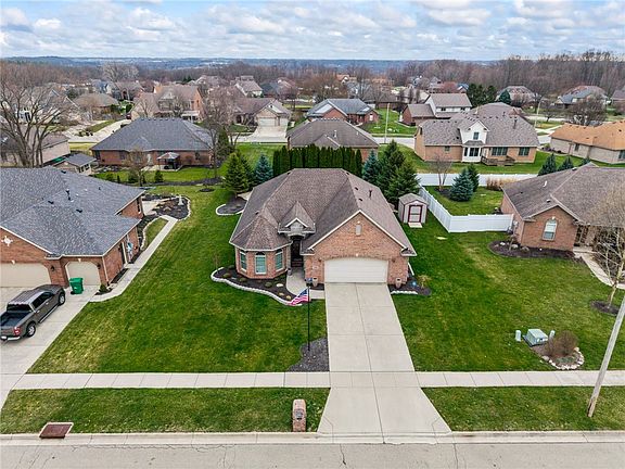 3rd image of 2366 Cheviot Hills Ln