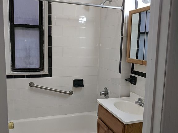5th image of 2600 University Ave #3EE