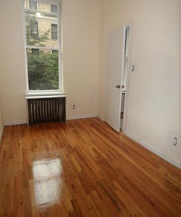 2nd image of 165 W 85th St