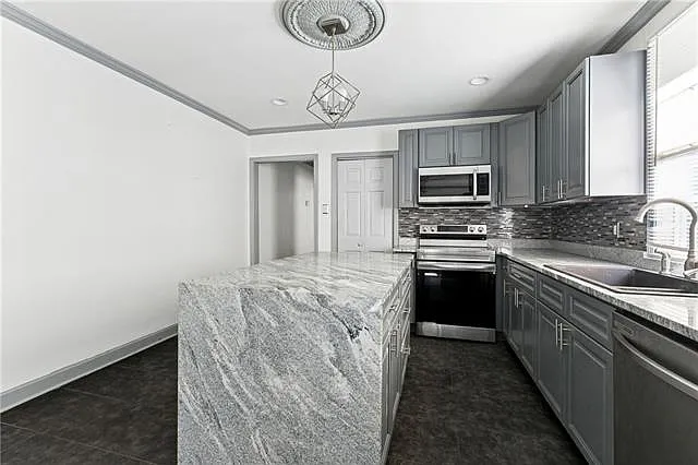 1217 Clouet St — Photo 7