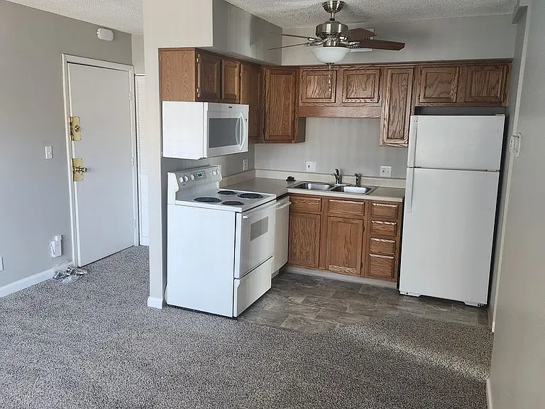 Pleasant Court Apartments — Photo 28
