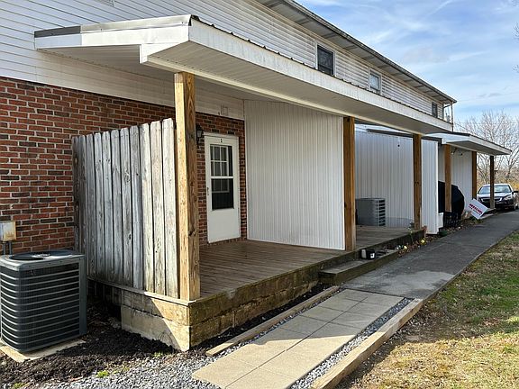 5th image of 100 Hillcrest Dr APT 1