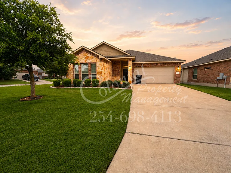 703 Dunford Dr — Photo 1