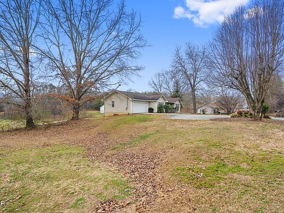 3rd image of 2410 Amanda Ln