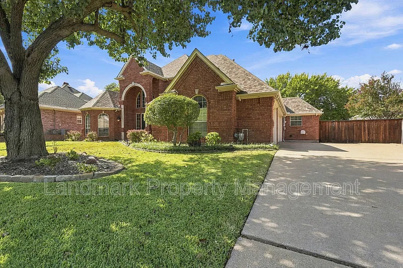 4 bed, 4.0 bath, 3597 sqft, $4,000 — Photo 2