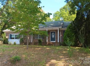 132 Haynes St, Hendersonville, NC 28791