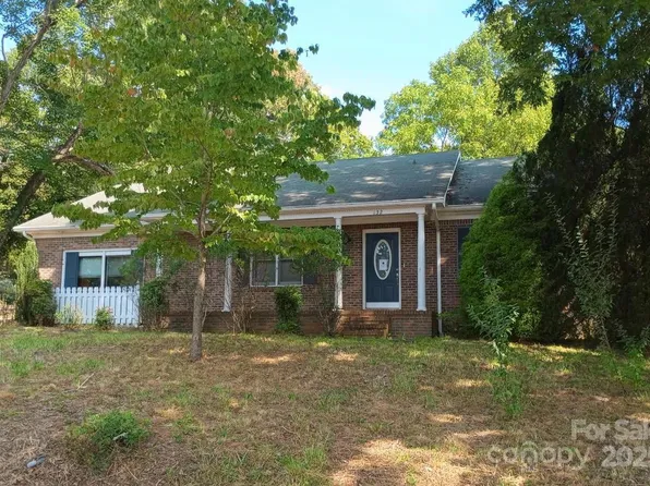 132 Haynes St, Hendersonville, NC 28791