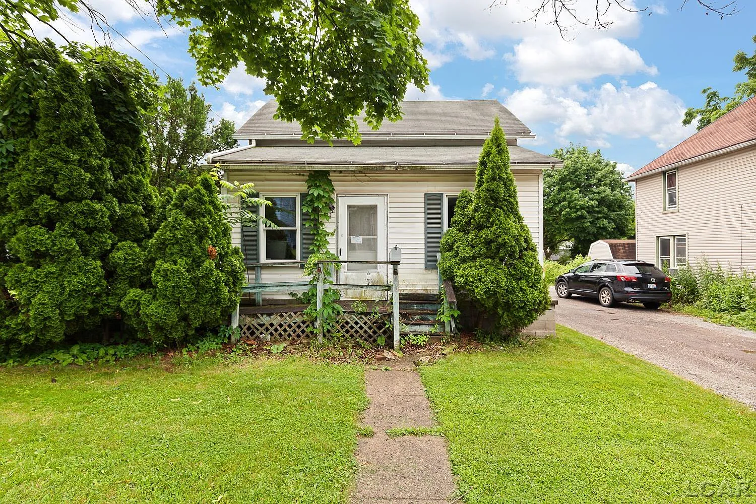 121 W Beecher St photo 1