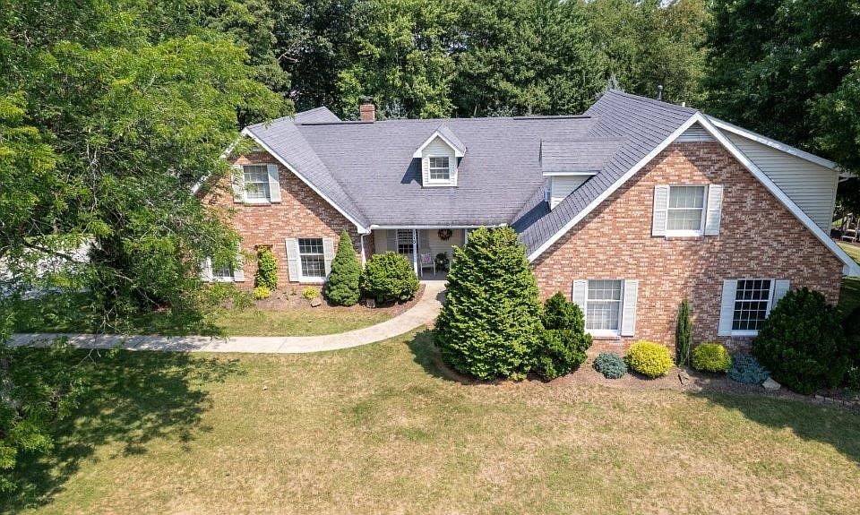 1st image of 115 Crestwood Dr