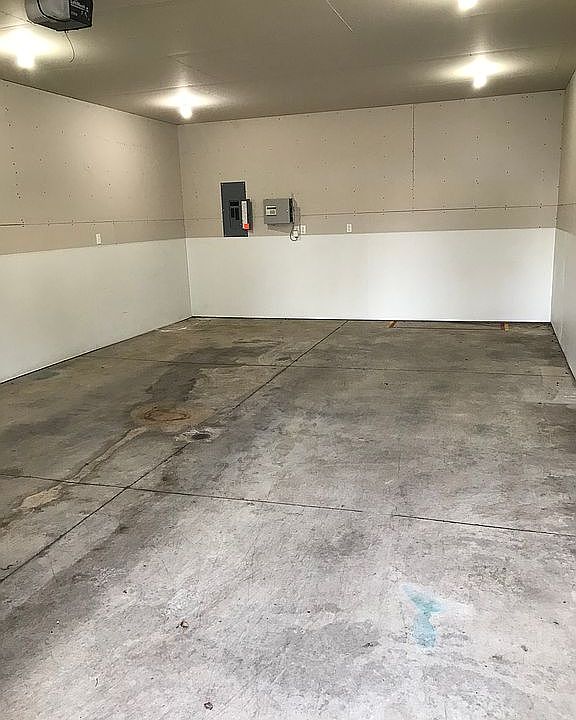 Attached Garage 