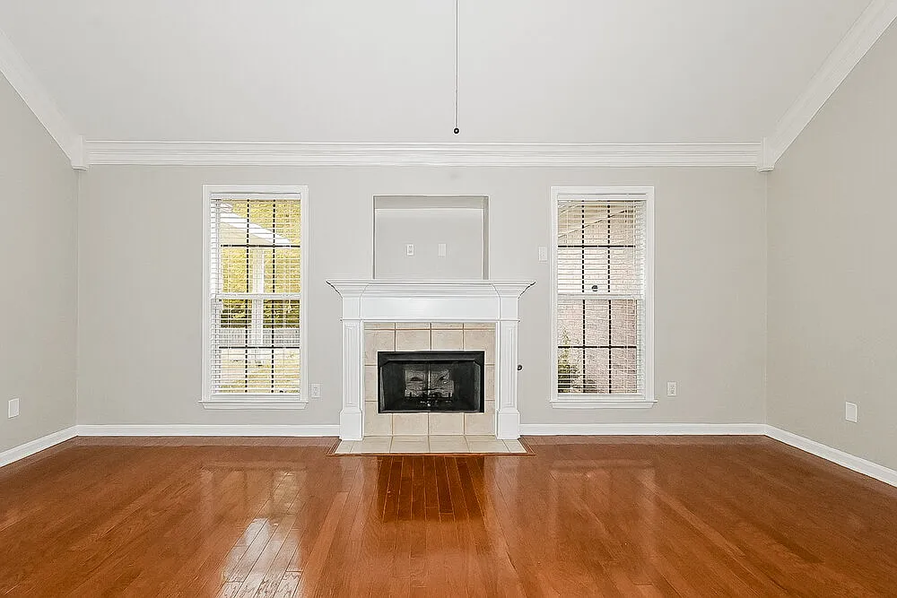 3 bed, 2.0 bath, 1895 sqft, $2,070 — Photo 3