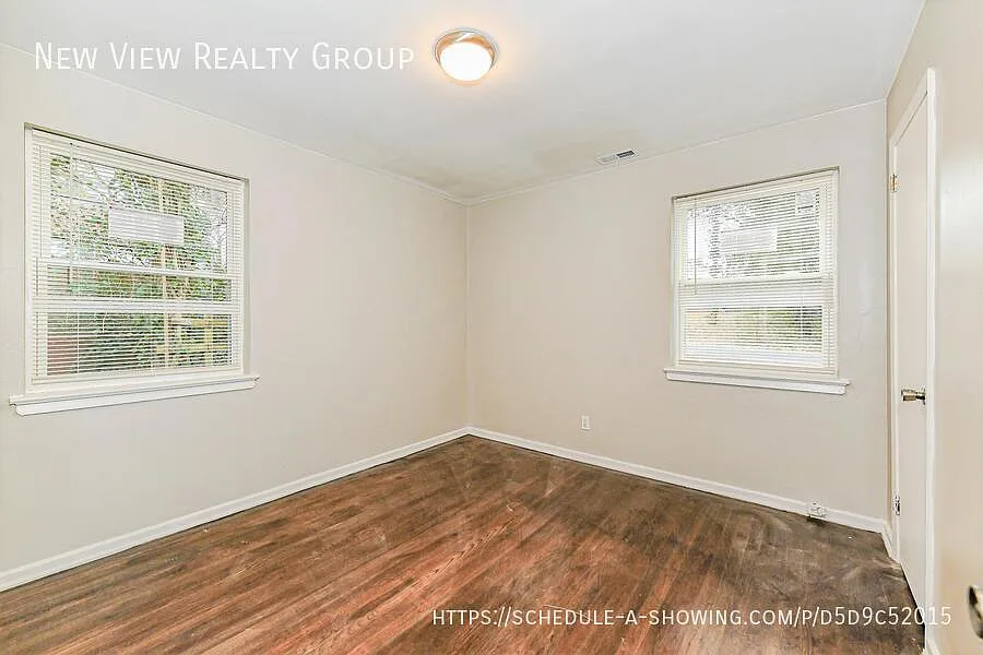 3 bed, 967 sqft, $1,300 — Photo 2