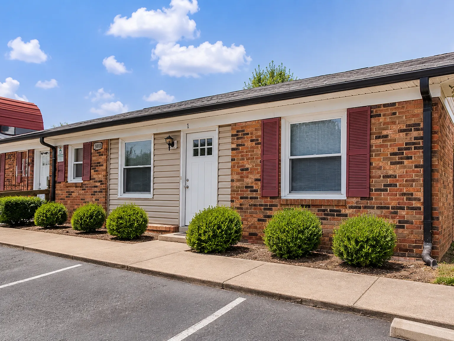 Chatham II Apartments — Photo 1