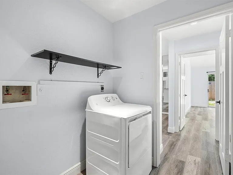 7815 Royan Dr — Photo 14