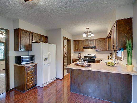 Kitchen includes all appliances and eating bar.