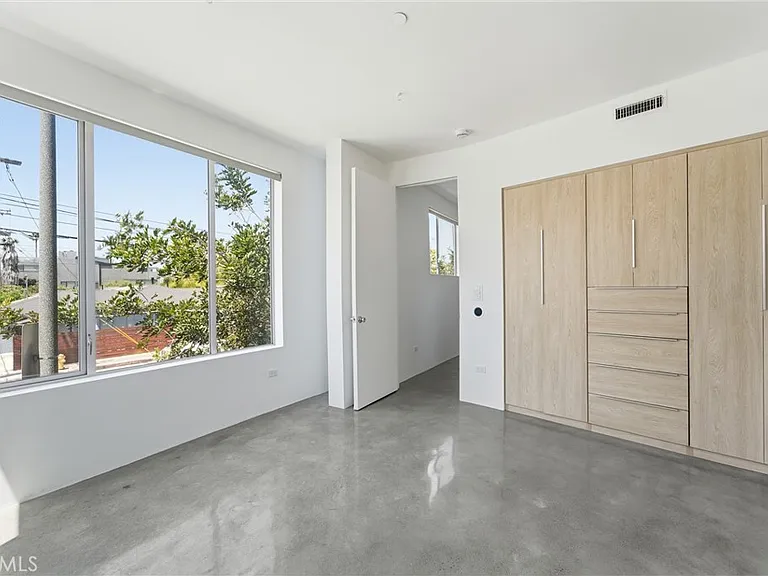 404 Grand Blvd — Photo 31