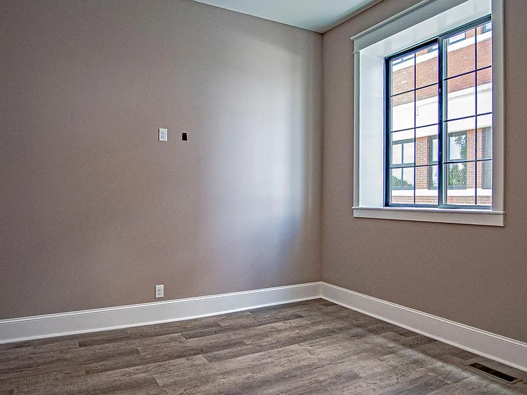 151 E Eagle St — Photo 24