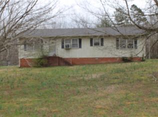 542 Oak Knoll Dr, Thomasville, NC 27360