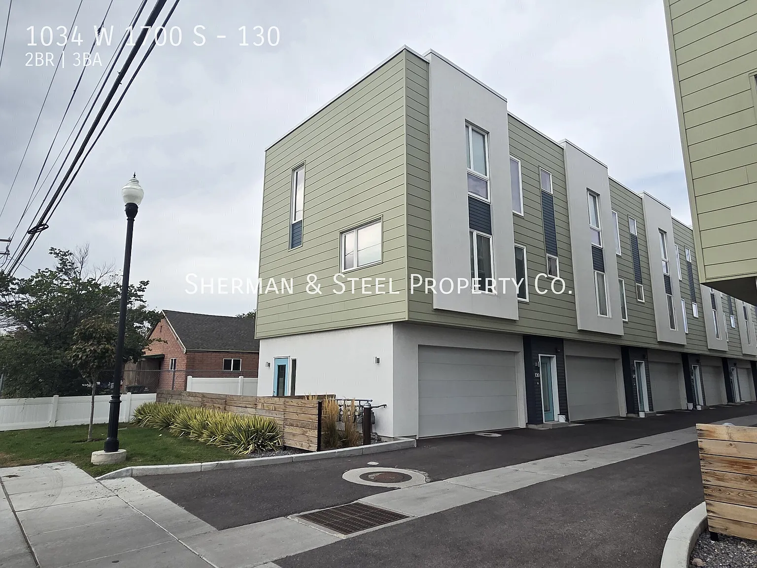 Fantastic Town Home For Rent In Great Location! — Photo 1