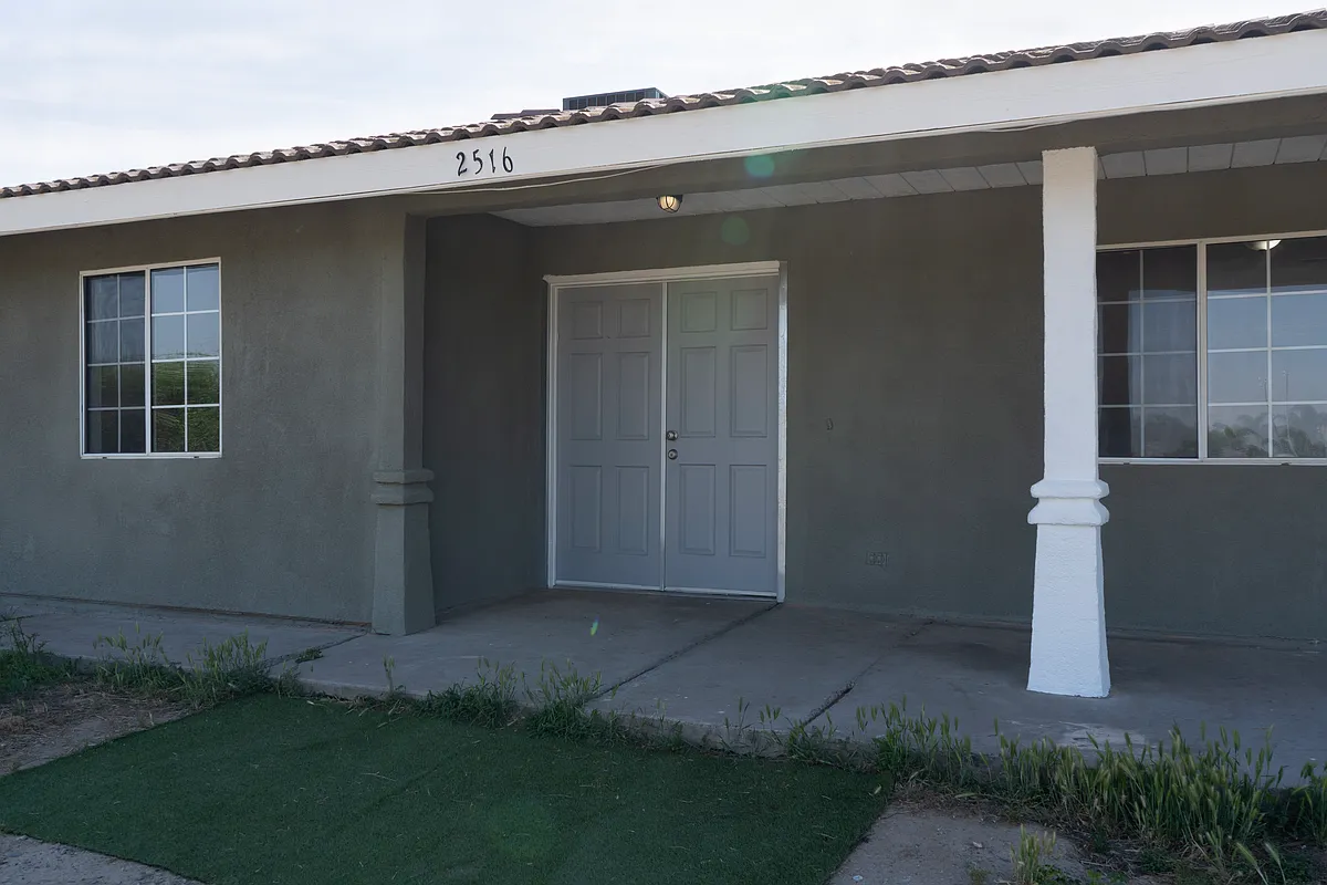 Building Photo - 2516 S Fruit Ave