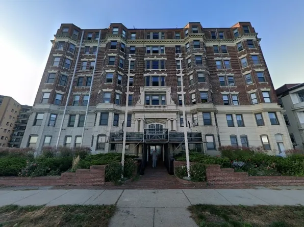 285 Lynn Shore Dr APT 501, Lynn, MA 01902