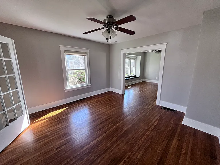 85 Royal Pkwy W — Photo 6
