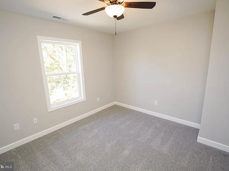 621 Cedar St — Photo 45
