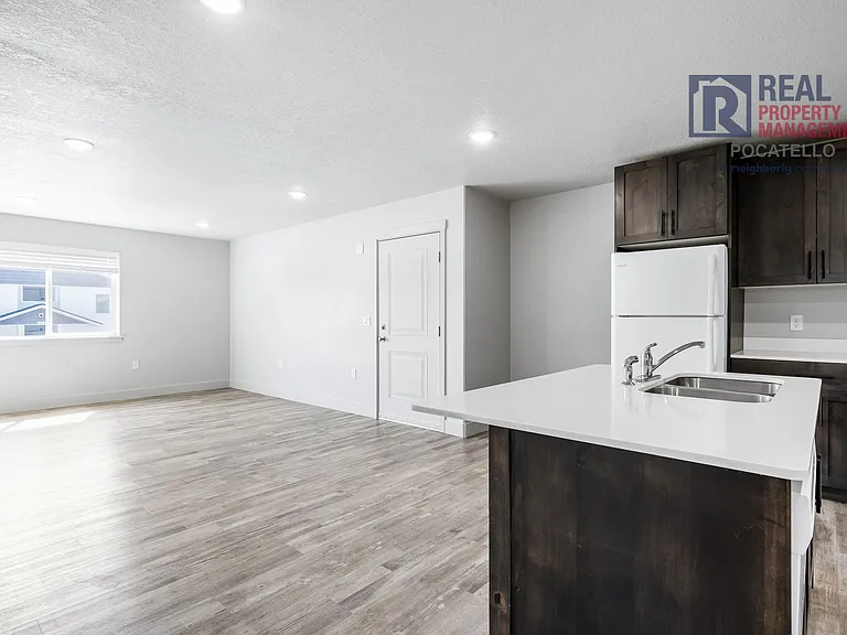 1829 W Quinn Rd — Photo 9