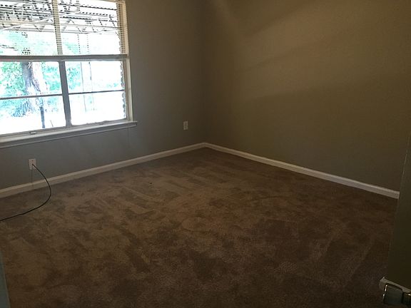 3rd image of 4828 Alamont Dr