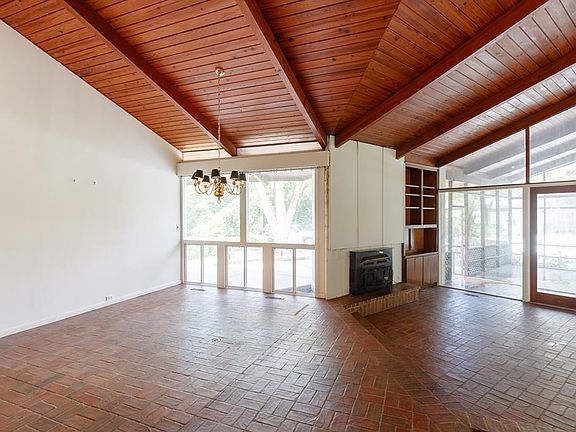 5th image of 410 Terrace Blvd