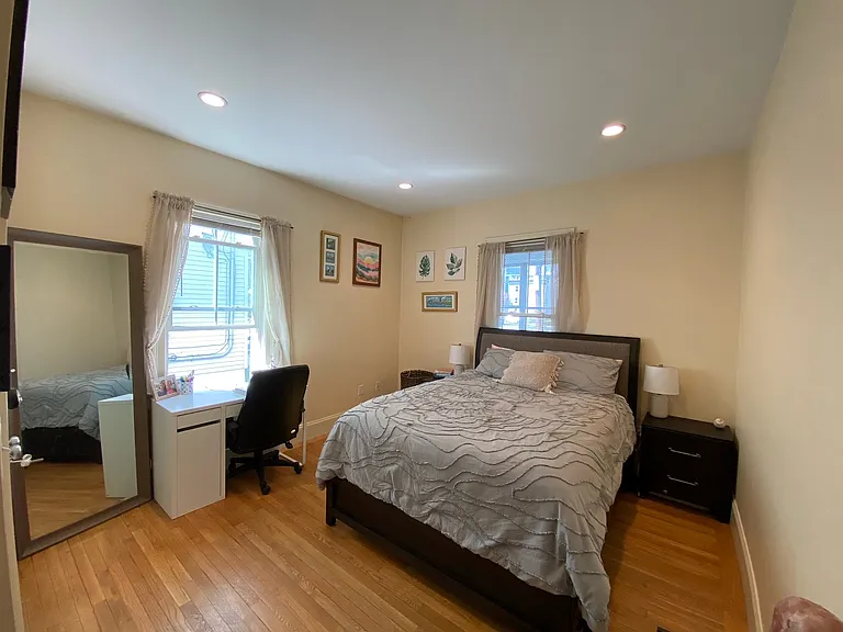 27 Lothrop St #1A — Photo 4