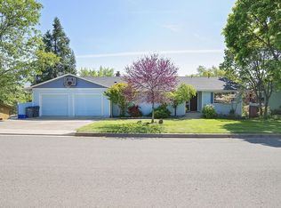 686 Cherry Ln, Ashland, OR 97520