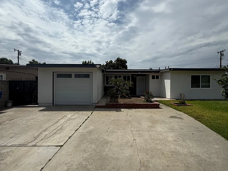 Van Wig Ave — Photo 1
