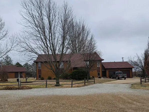 2013 Ann Ct, Winfield, KS 67156