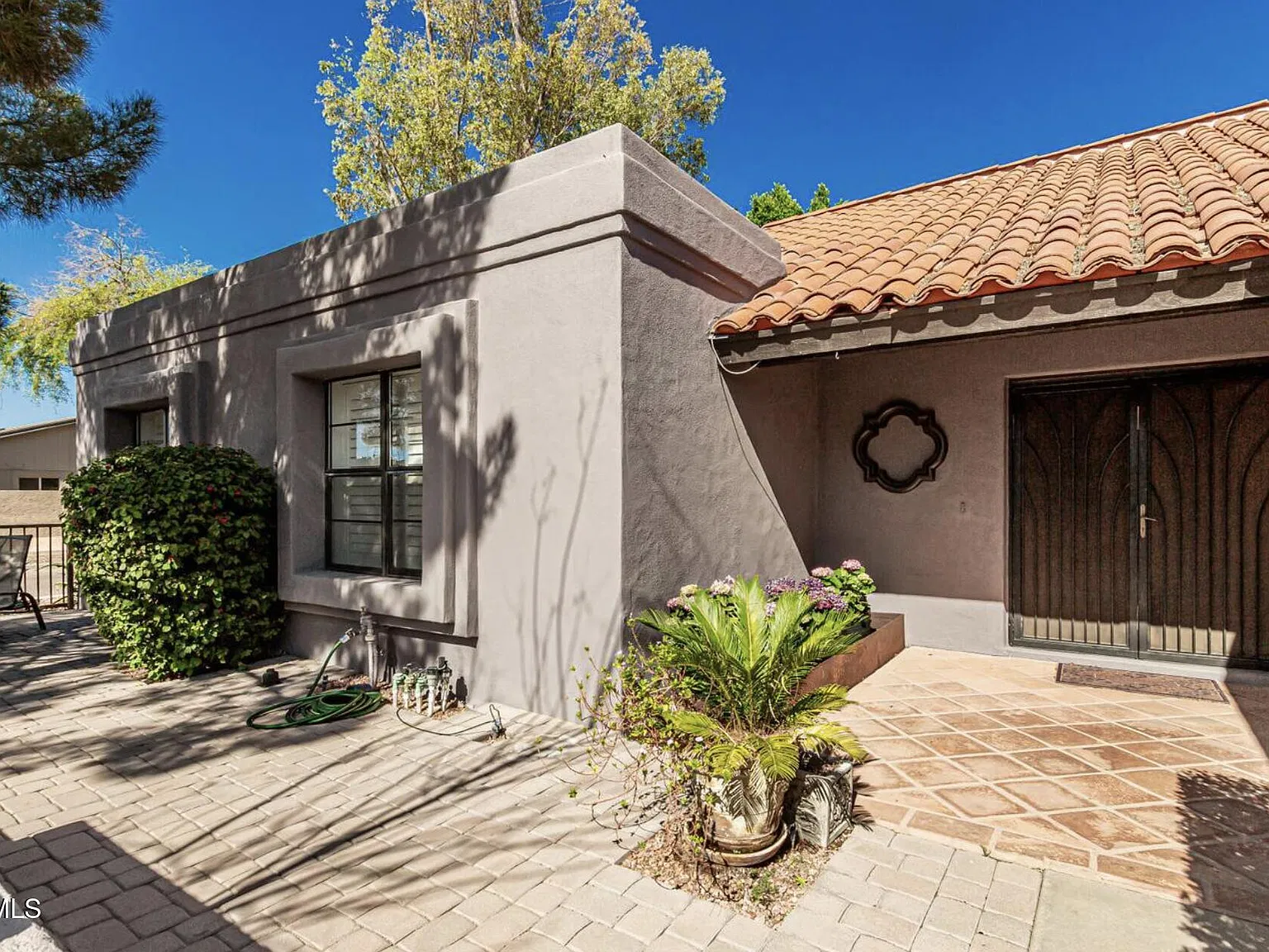 3 bed, 2.0 bath, 1999 sqft, $3,550 — Photo 3