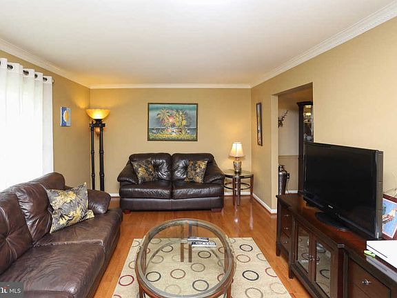 3rd image of 2028 Pleasant Villa Ave