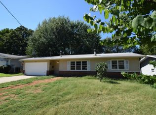 1319 S Prince Ln, Springfield, MO 65804