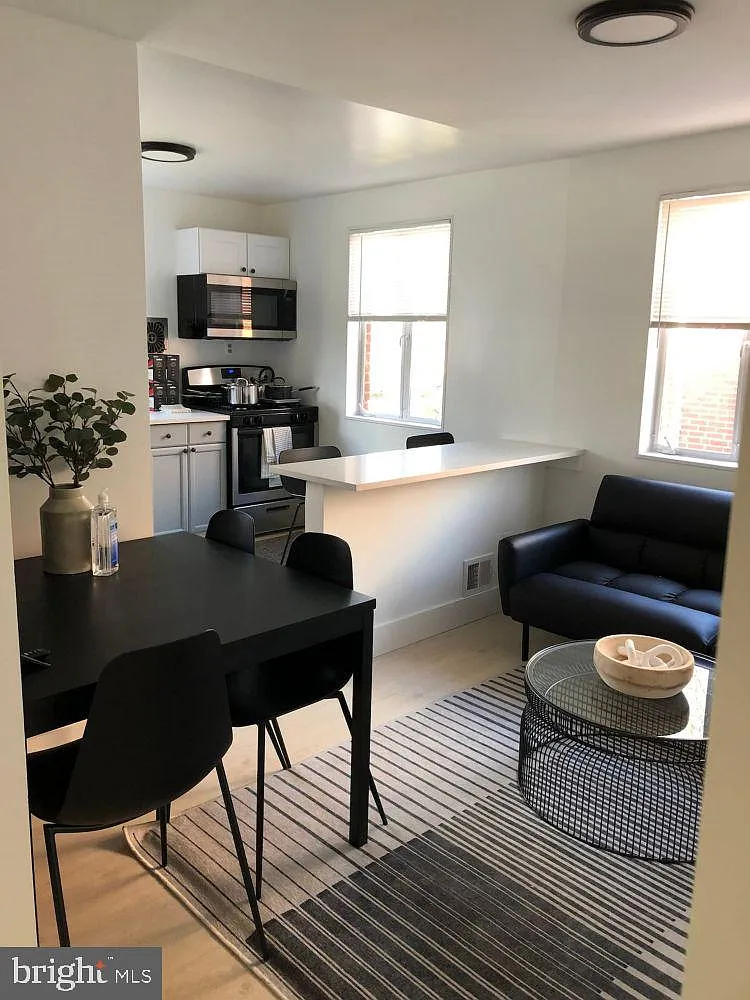 3 bed, 1500 sqft, $4,200 — Photo 3
