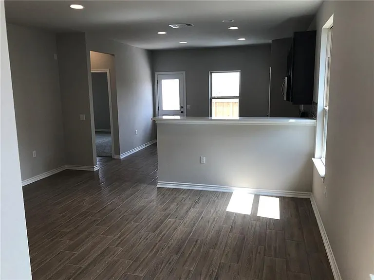 1308 Hazleton Cv — Photo 4