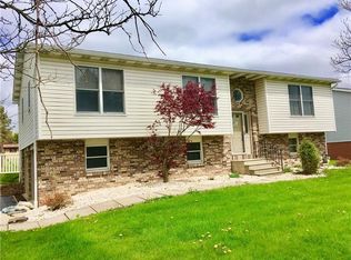 102 Crevar Dr, Butler, PA 16001