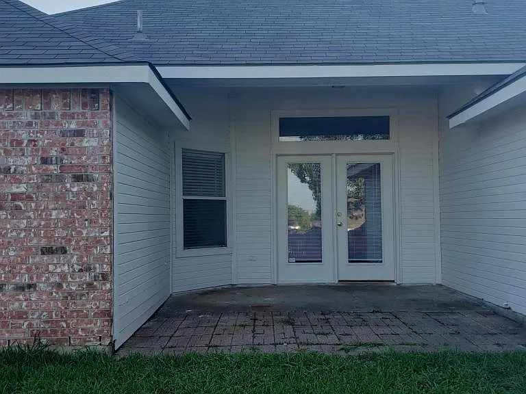 924 Hillrise Dr — Photo 3