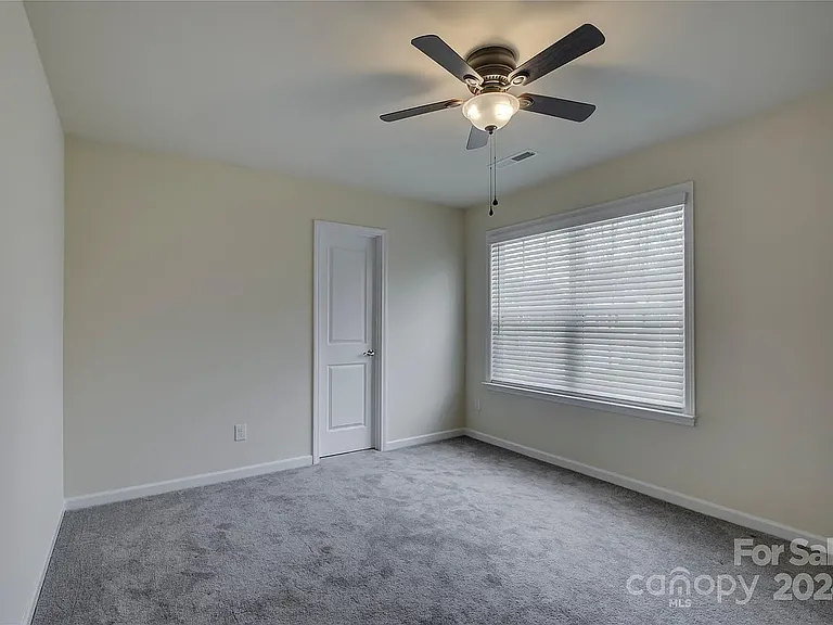 7134 Thornrose Dr — Photo 32