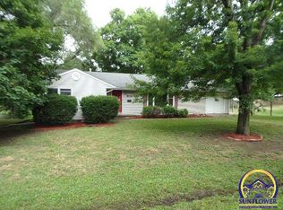 810 Caroline St, Valley Falls, KS 66088