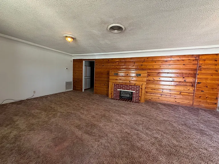 301 E Wildy St — Photo 3